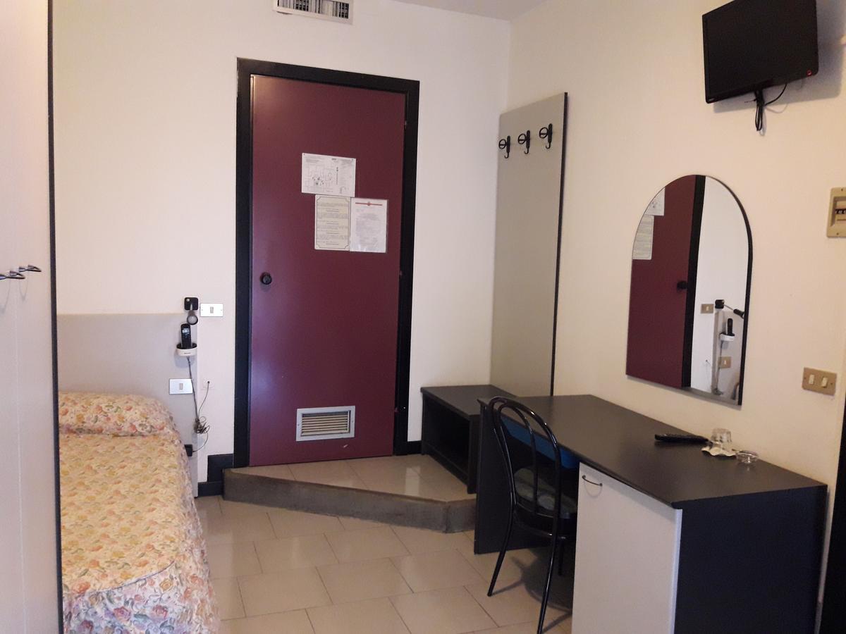 Albergo Piccadilly Medolago Екстериор снимка